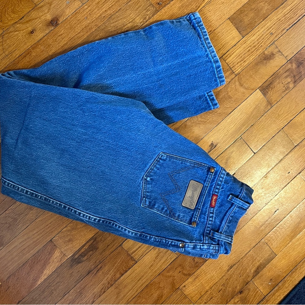 Women’s Wrangler Cowboy Cut jeans - good condition!